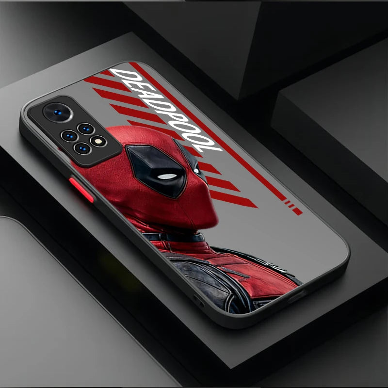 Etui Xiaomi Avengers Deadpool – profil z szarym tekstem