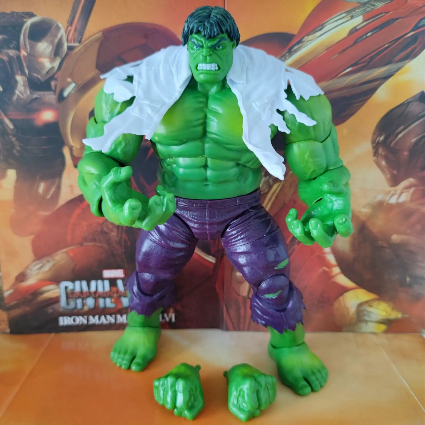 Ruchoma figurka Hulka Marvel Legends 80th — w podartej koszuli, 20 cm