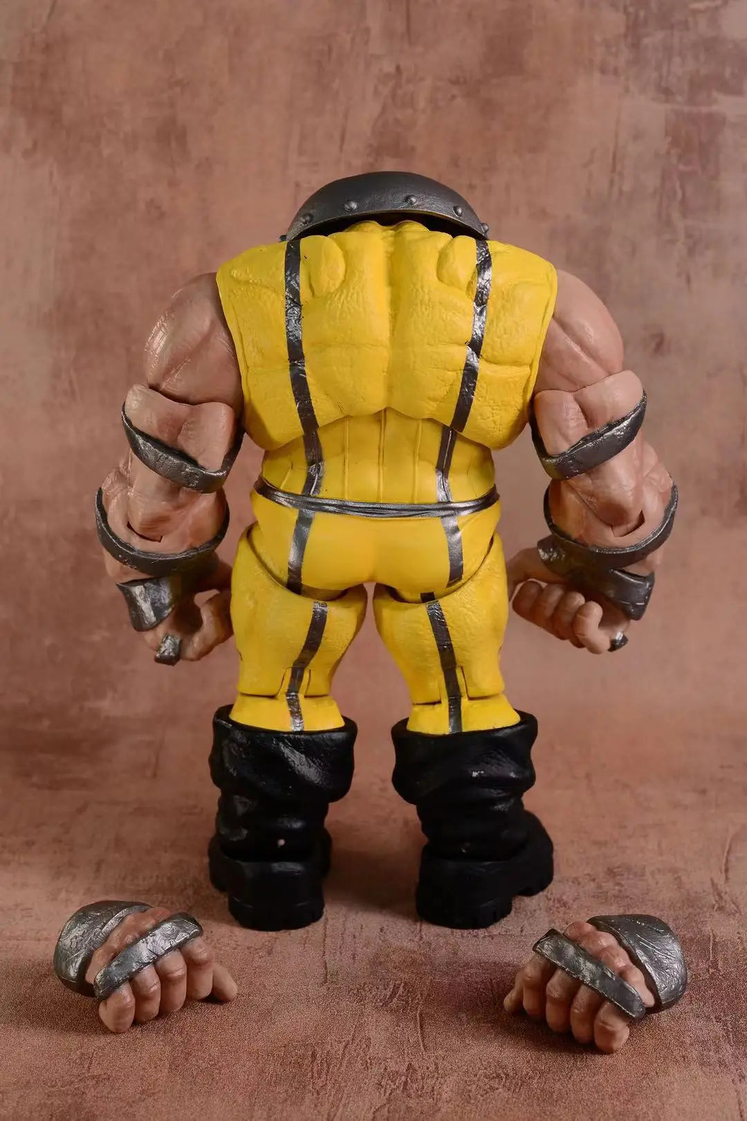 Figurka Wolverine Prison Weapon X — żółty kombinezon, siekiera i kajdanki, 9 cali