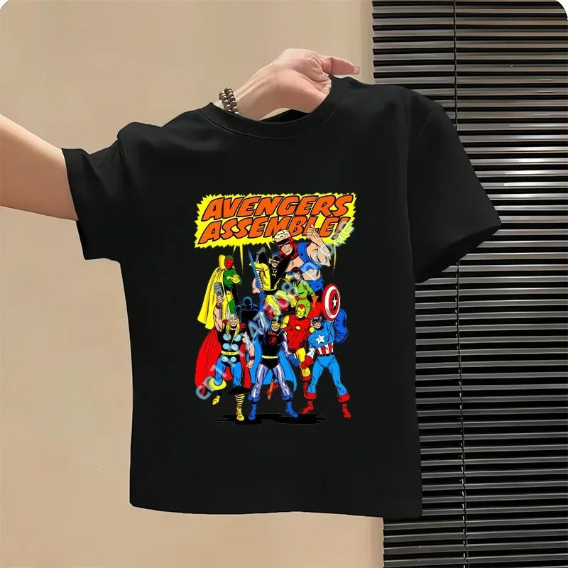 Dziecięcy T-shirt Avengers - wzór drużyny w stylu komiksowym, czarny