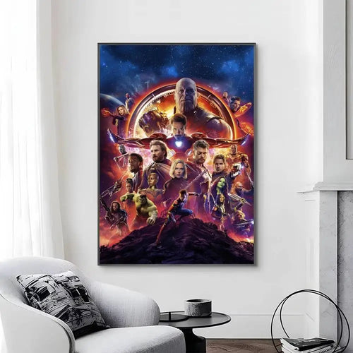 Plakat Avengers Infinity War – projekt ze złotą rękawicą Thanosa