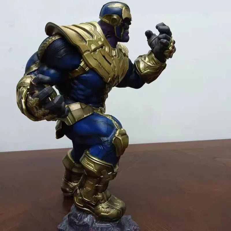Figurka Thanos GK – świecąca Rękawica Nieskończoności, dekoracja z ruinami