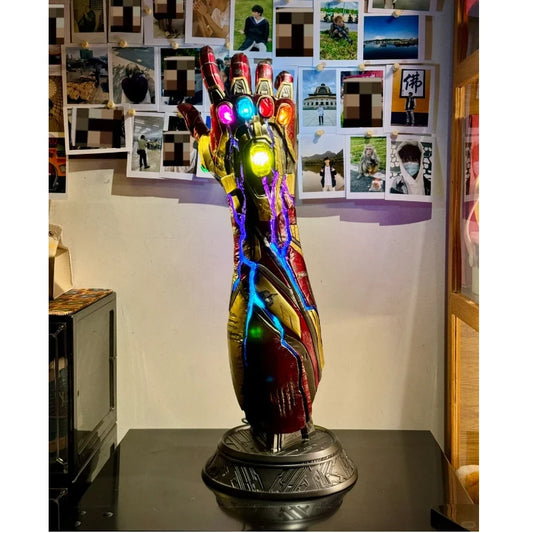 Figurka Avengers Infinity Gauntlet – replika LED 1:1
