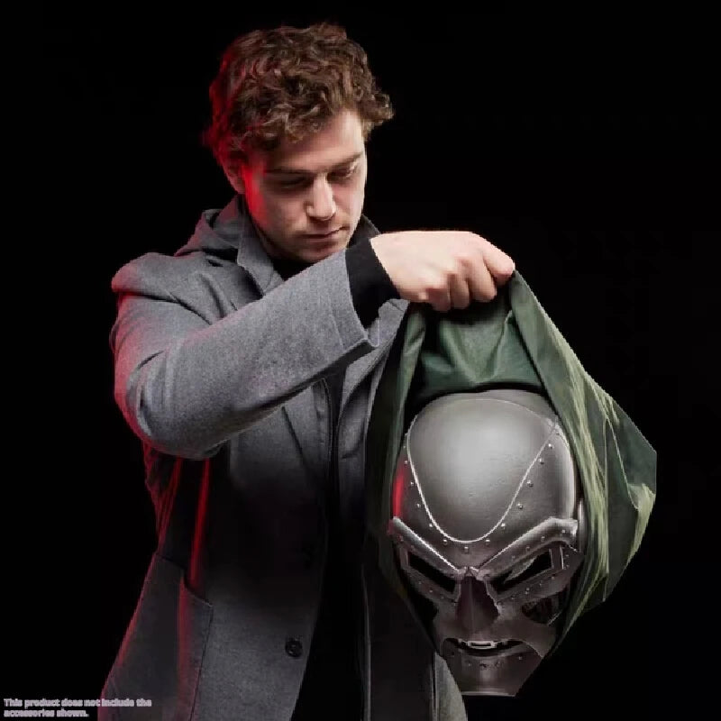 Maska Doctor Doom – srebrny żywiczny hełm z peleryną