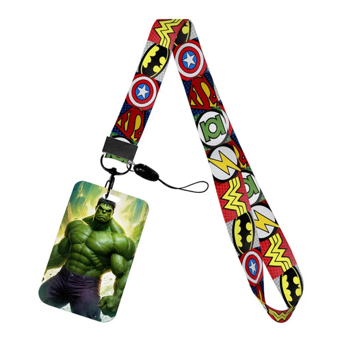 Identyfikator Hulk — stojący w rozświetlonym lesie