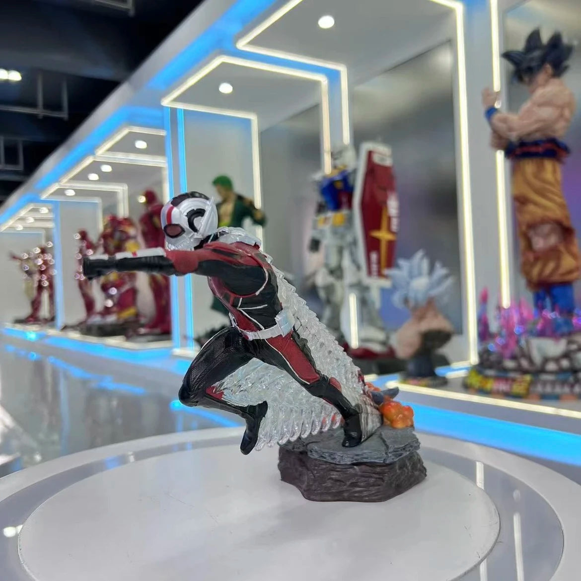 Statua Avengers Ant-Man - kolekcjonerska żywiczna, 20cm