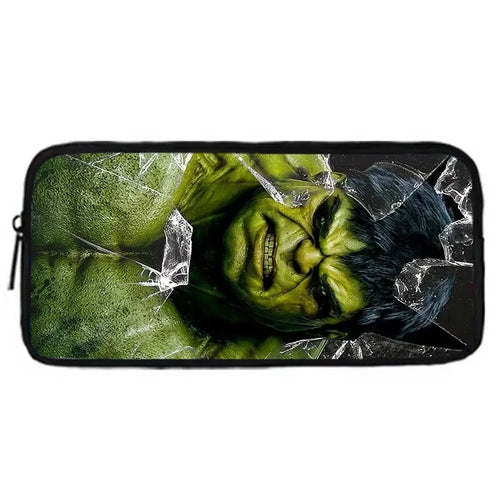 Piórnik Hulk – efekt rozbitego szkła na twarzy