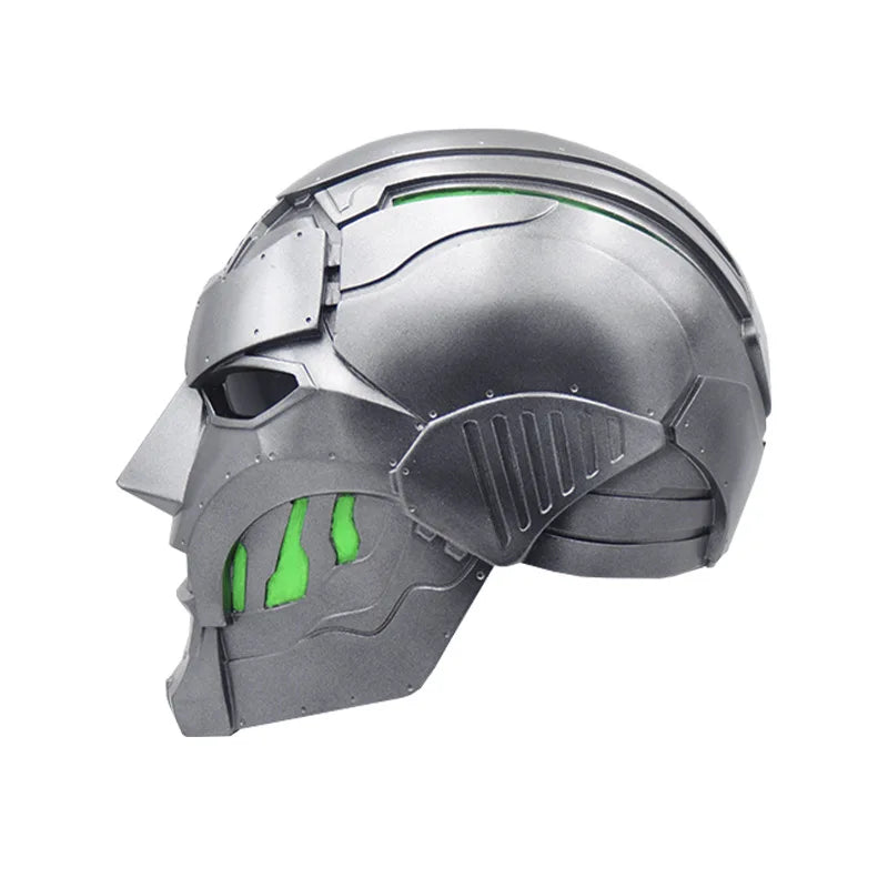 Maska Doctor Doom – srebrny metalowy hełm o kanciastym designie, zielony