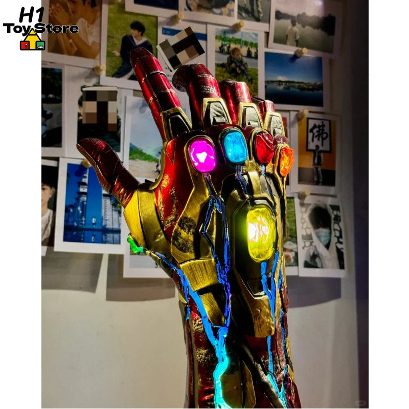 Figurka Avengers Infinity Gauntlet – replika LED 1:1