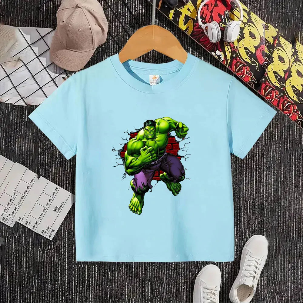 Dziecięcy T-shirt Hulk — przebijający się przez białą ceglaną ścianę