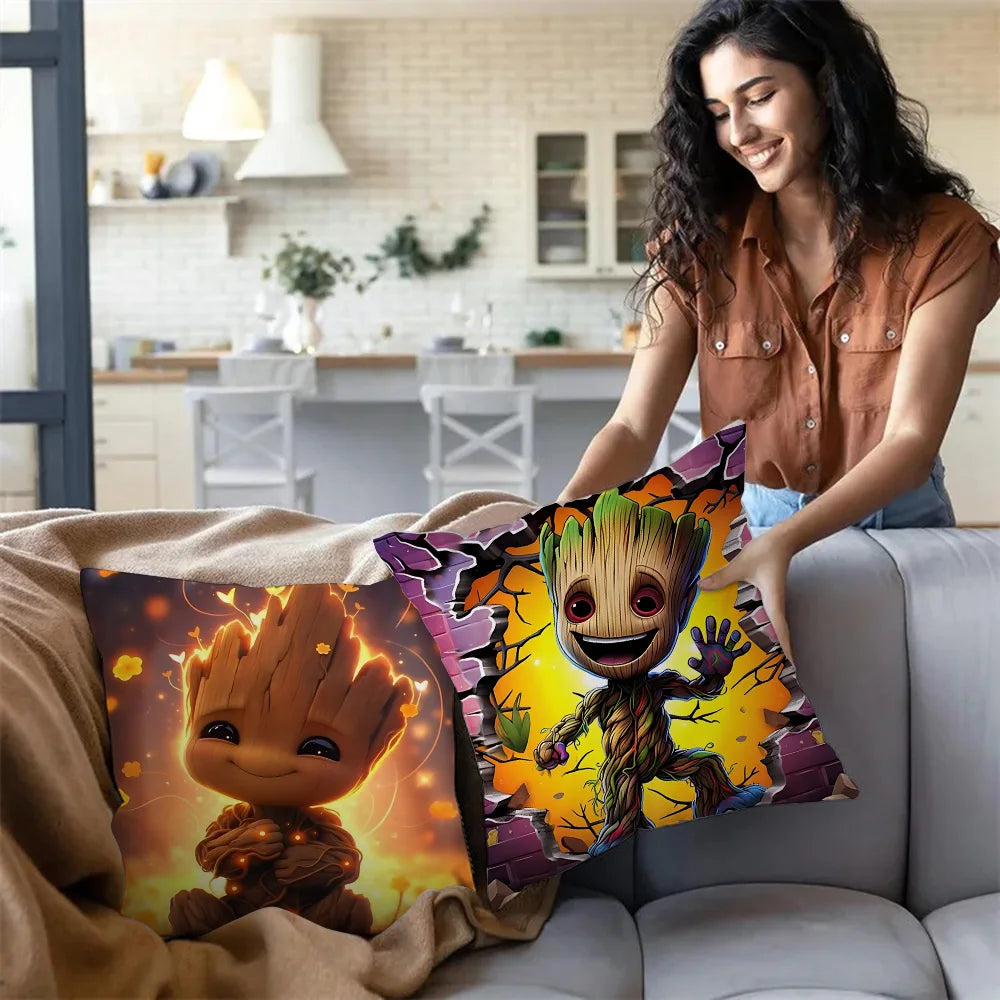 Poszewka na poduszkę Baby Groot – uniesiony kciuk, rozgwieżdżone tło z pełnią księżyca