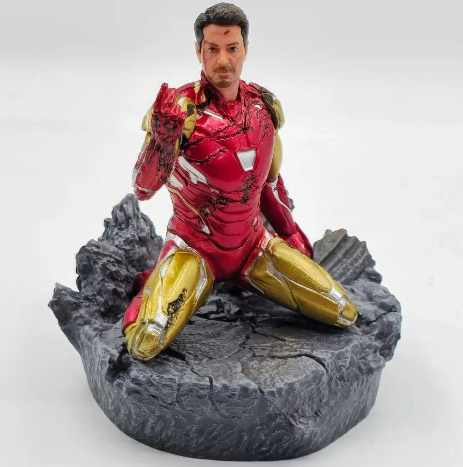 Statua Iron Man MK85 — Tony Stark pstrykający palcami na gruzach