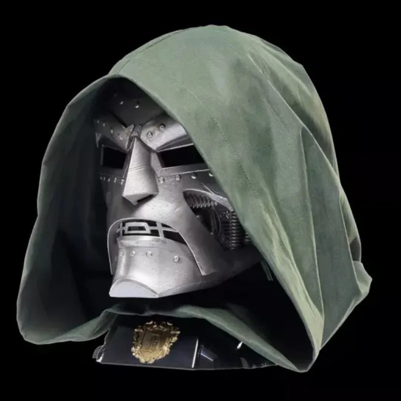 Maska Doctor Doom – srebrny żywiczny hełm z peleryną