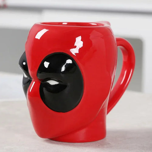 Kubek ceramiczny 3D Deadpool – czerwono-czarna głowa