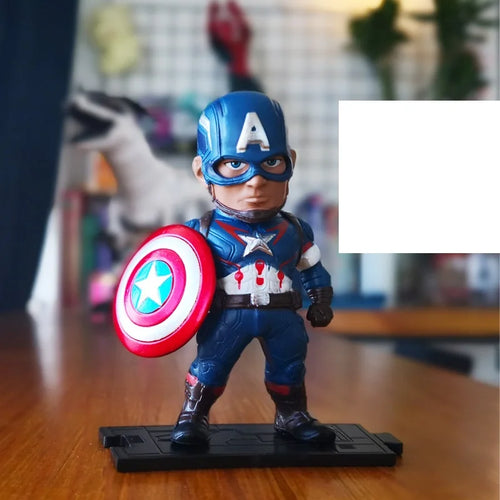 Figurka Kapitana Ameryki — mini chibi z tarczą