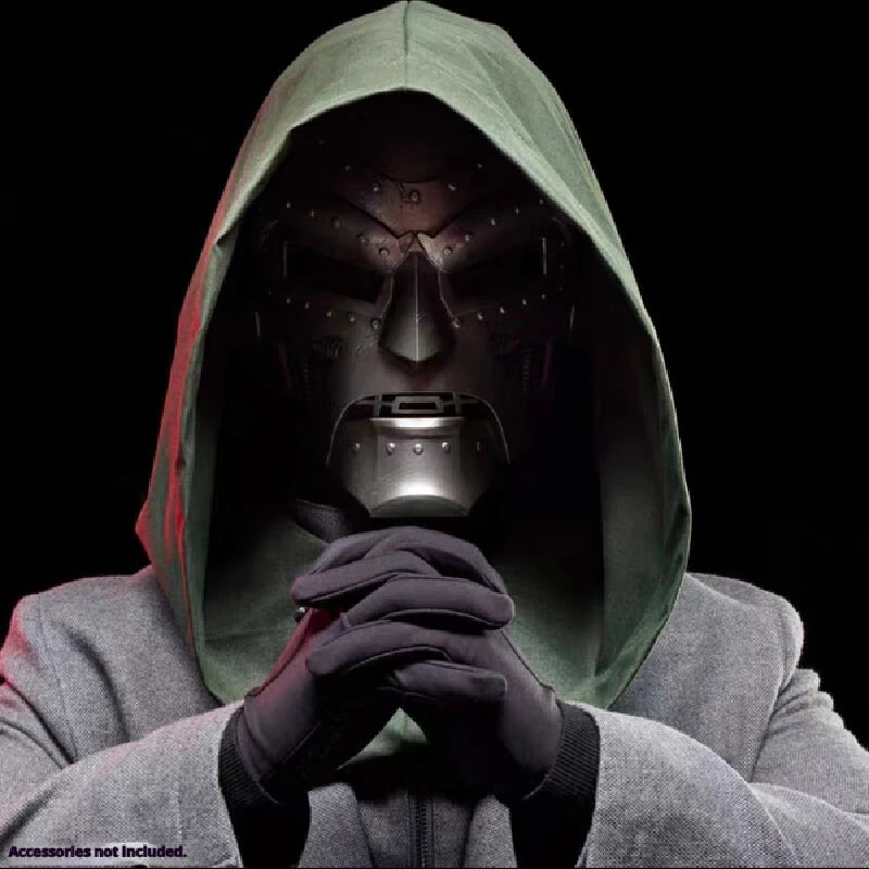 Maska Doctor Doom – srebrny żywiczny hełm z peleryną