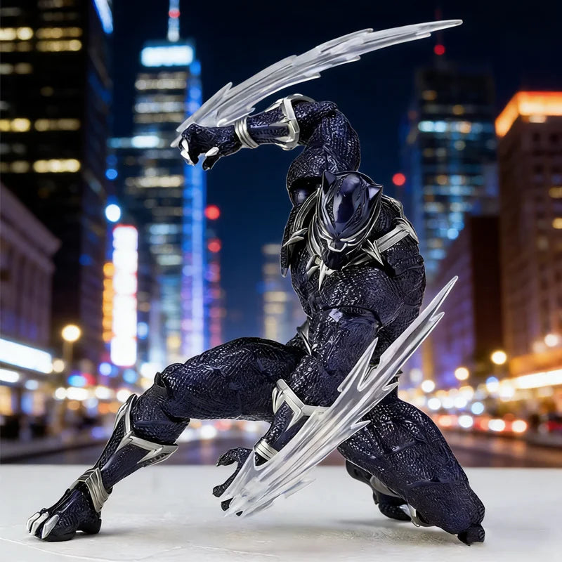 Ruchoma figurka Black Panther 3.0 - tekstura łusek, złota, ozdobna włócznia
