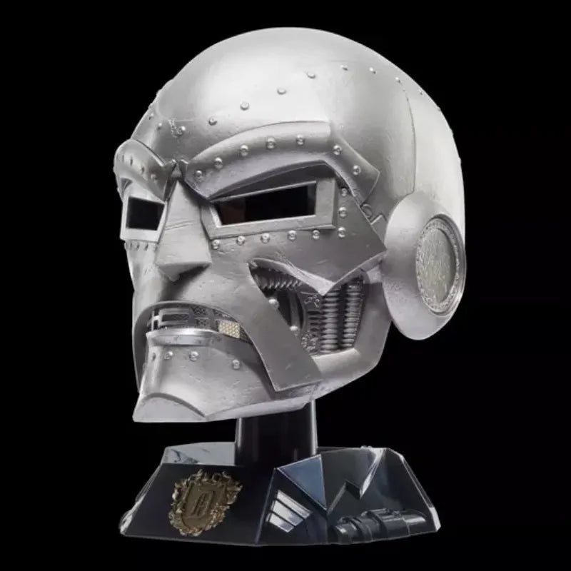 Maska Doctor Doom – srebrny żywiczny hełm z peleryną