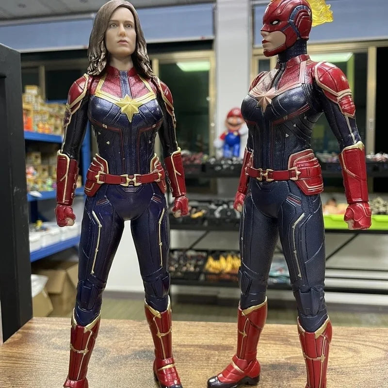 Kolekcjonerska figurka 1/6 Captain Marvel – złote pięści energetyczne