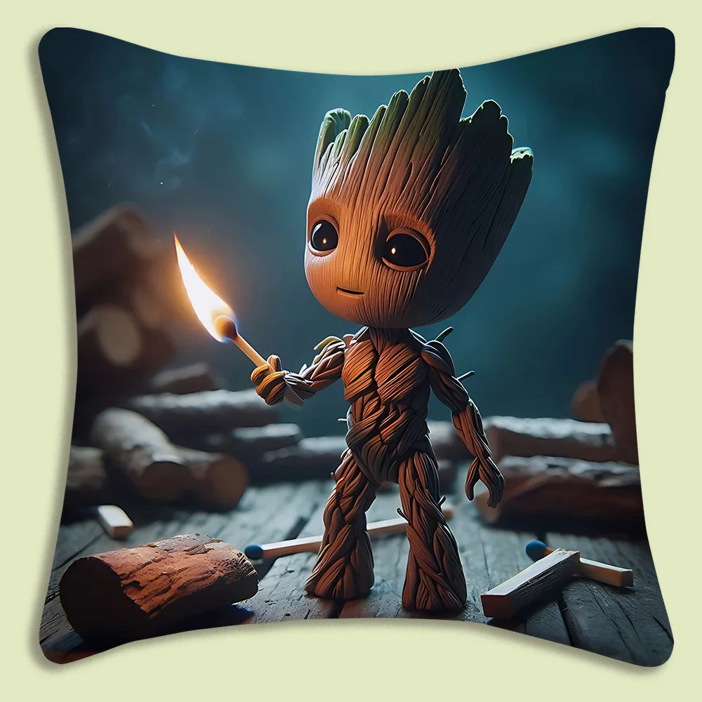Poszewka na poduszkę Baby Groot – płonąca zapałka, drewniane polana