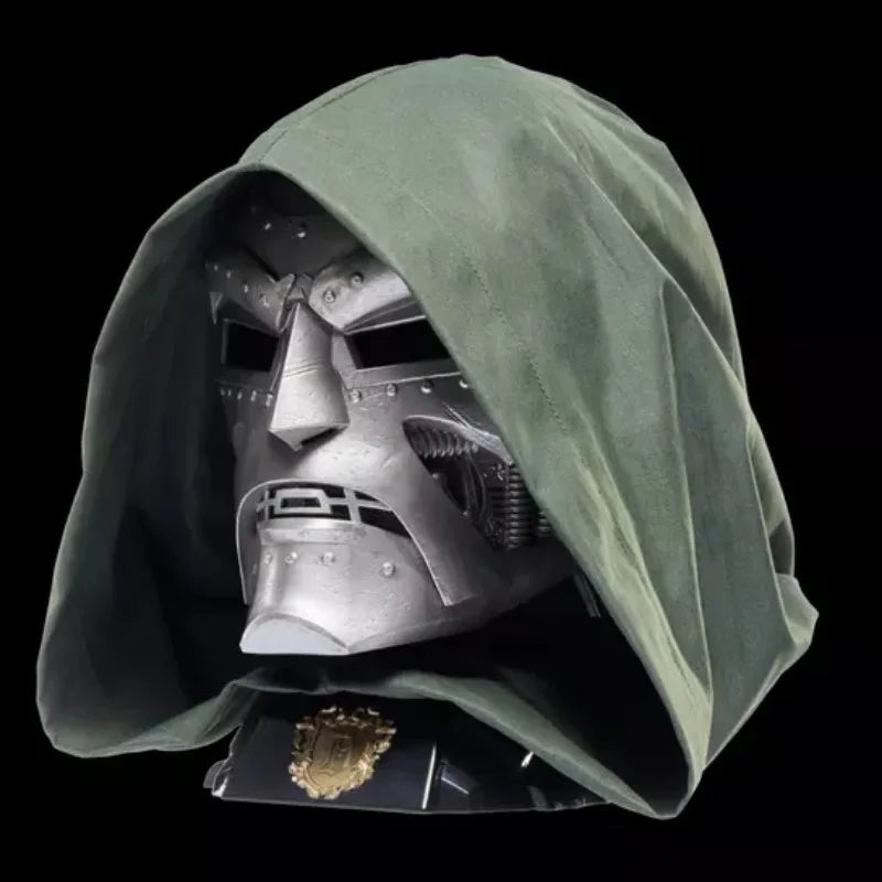 Maska Doctor Doom – srebrny żywiczny hełm z peleryną