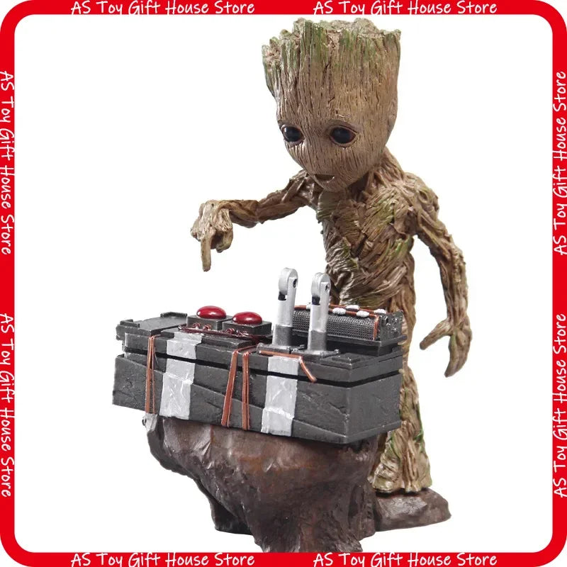 Figurka Hot Toys Baby Groot – PVC z przyciskiem detonatora