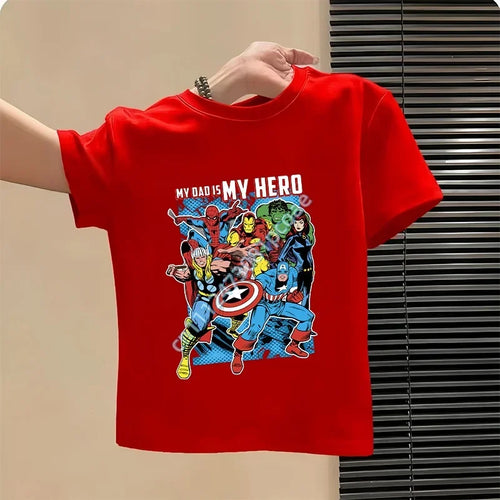 Dziecięcy T-shirt Avengers My Dad Is My Hero - czerwony