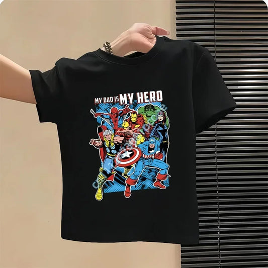 Dziecięcy T-shirt Avengers My Dad Is My Hero - czarny
