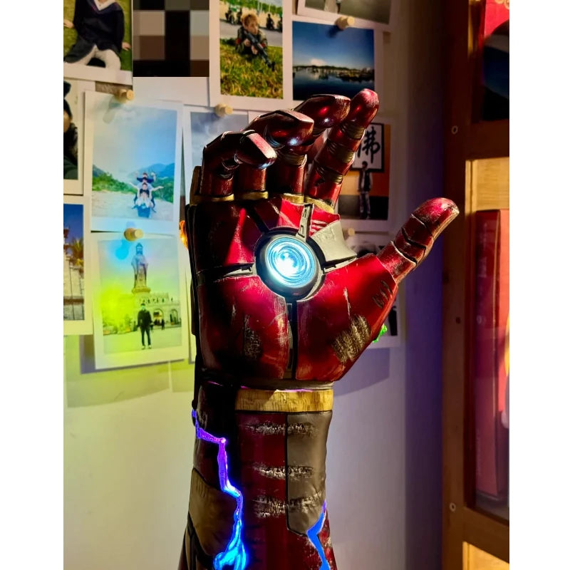 Figurka Avengers Infinity Gauntlet – replika LED 1:1