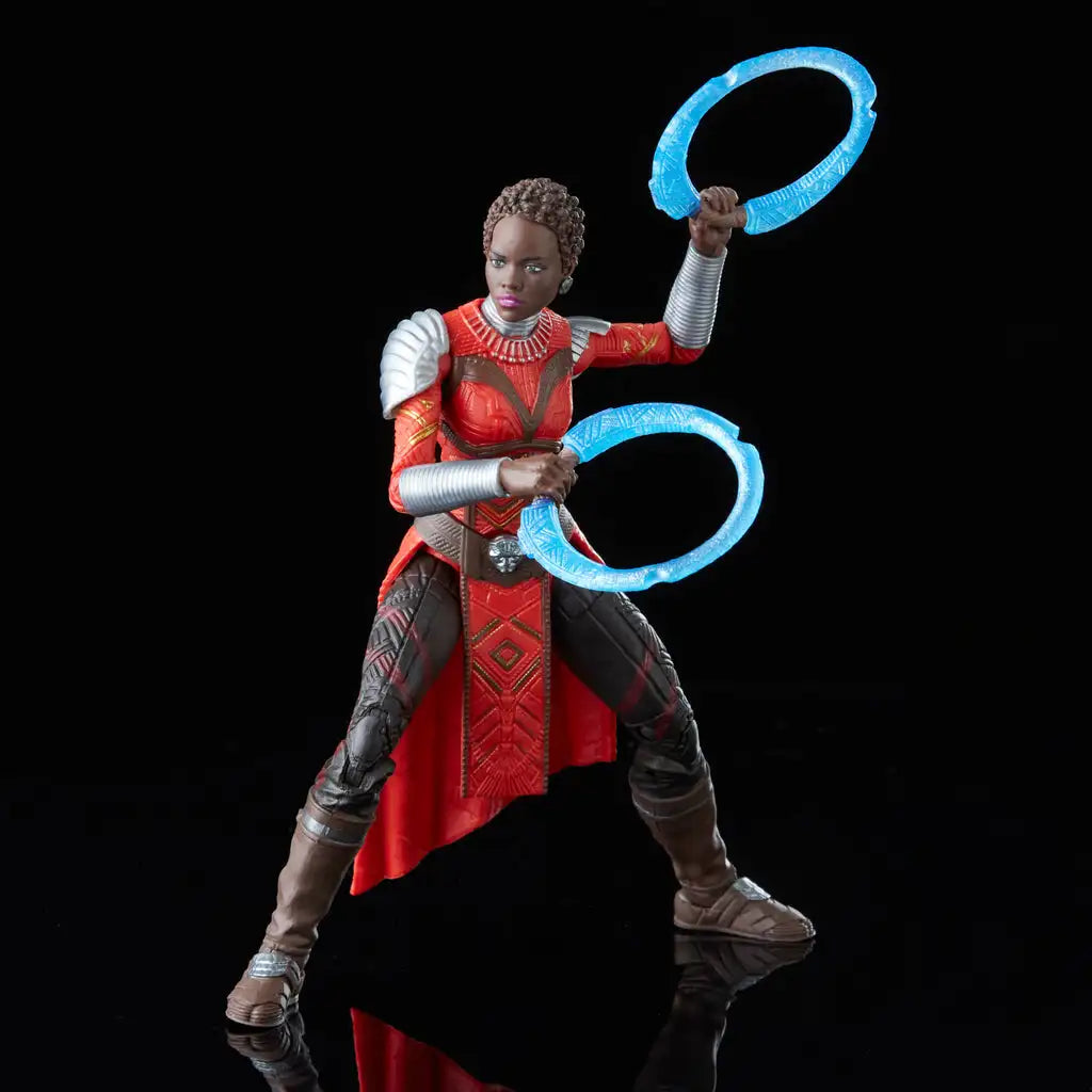 Figurka Avengers Shuri – niebieskie rękawice Wakandy