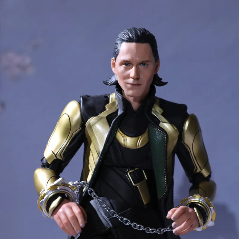 Figurka Loki 1/7 Deluxe Marvel - kask, berło, wymienne dłonie