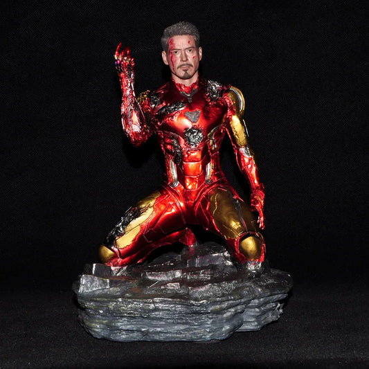 Figurka Iron Man – uszkodzona żywiczna statua MK85 w pozycji klęczącej