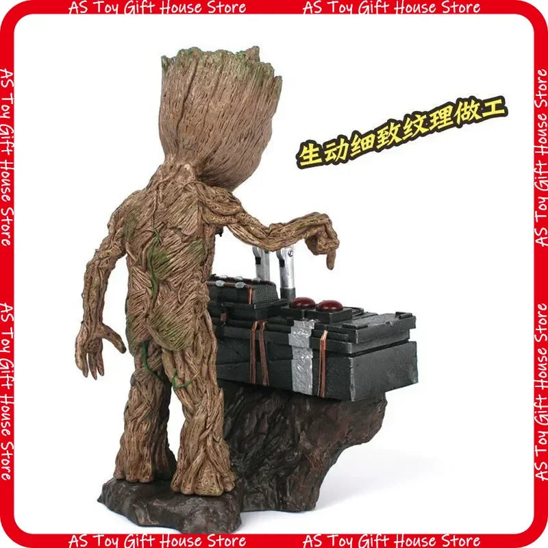 Figurka Hot Toys Baby Groot – PVC z przyciskiem detonatora