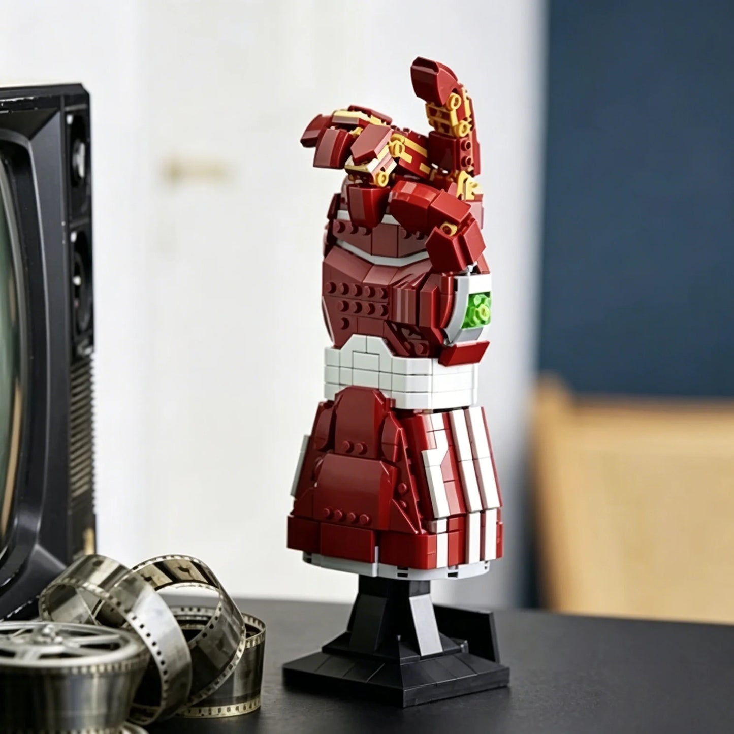 Puzzle 3D Rękawica Nieskończoności Iron Mana – zestaw konstrukcyjny, 675 elementów, czerwono-złoty