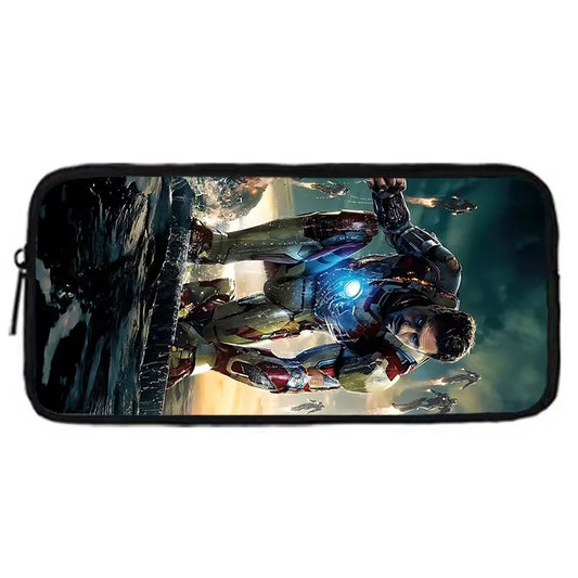 Piórnik Avengers Iron Man – w kucki, platforma oddziału