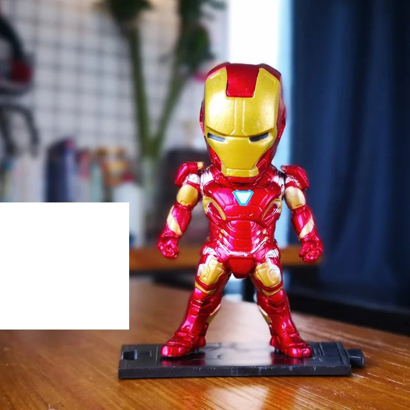 Figurka Iron Mana — mini chibi, statyczna