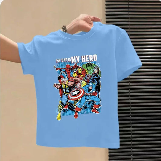 Dziecięcy T-shirt Avengers My Dad Is My Hero - błękitny