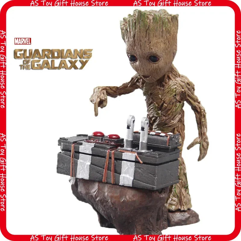 Figurka Hot Toys Baby Groot – PVC z przyciskiem detonatora