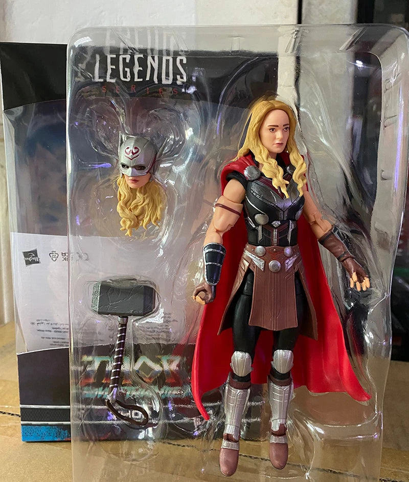 Figurka Avengers Thor – skrzydlaty hełm i topór Stormbreaker