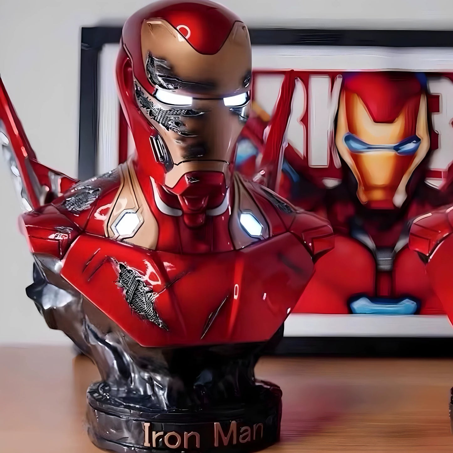 Podświetlane popiersie Avengers Iron Man – Uszkodzona zbroja, czarne tło