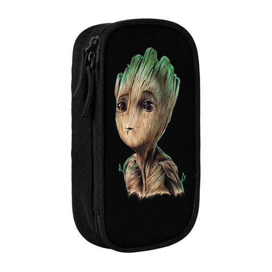 Piórnik Avengers Baby Groot – realistyczny portret, smutne spojrzenie