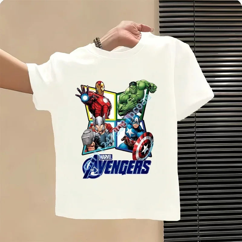 Dziecięcy T-shirt Avengers - wzór z logo drużyny, biały