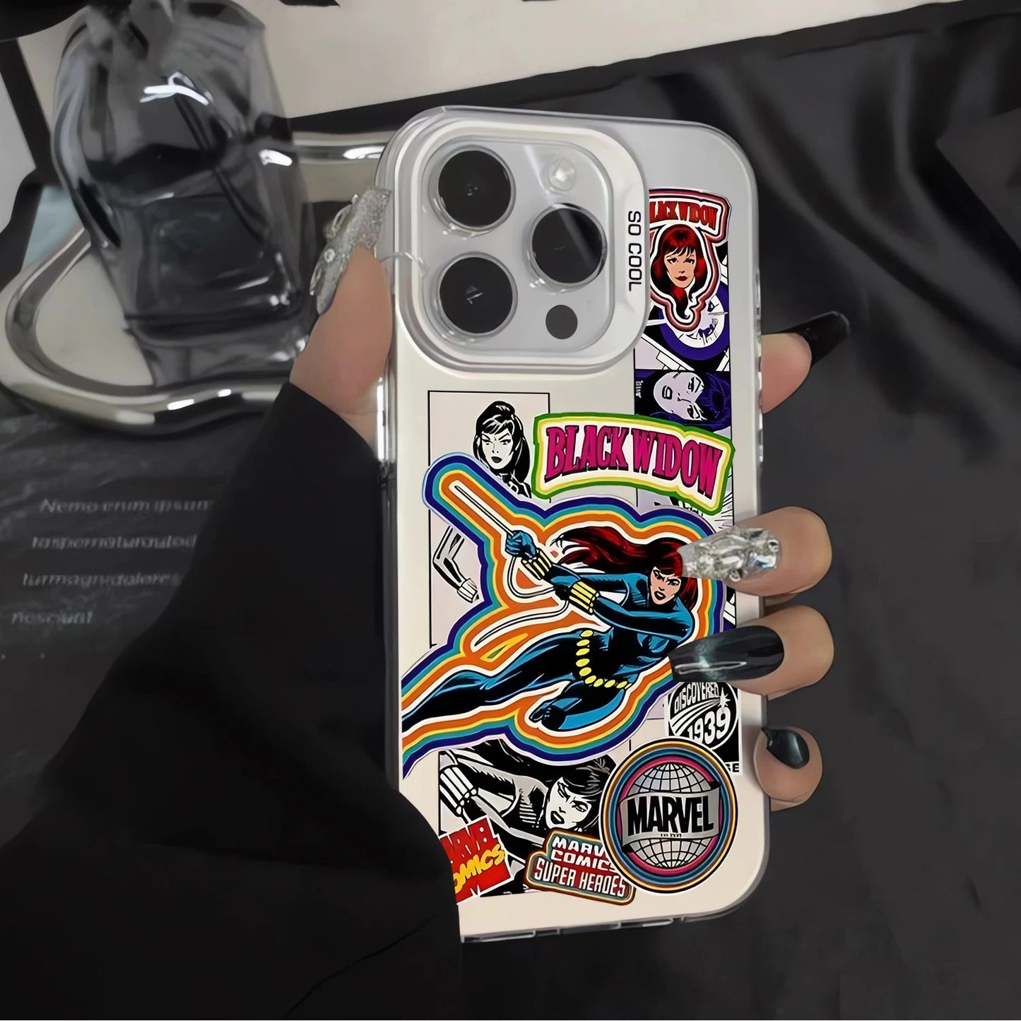 Etui na telefon Black Widow – retro wzór komiksowy