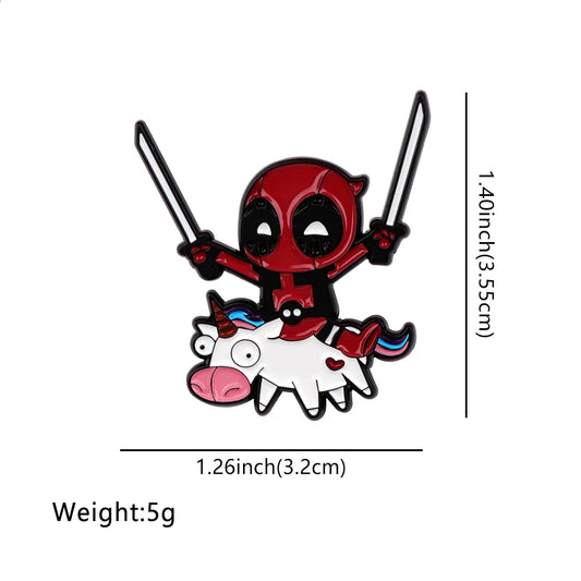 Metalowa przypinka Deadpool Chibi – miniaturowa broszka z jednorożcem i mieczami