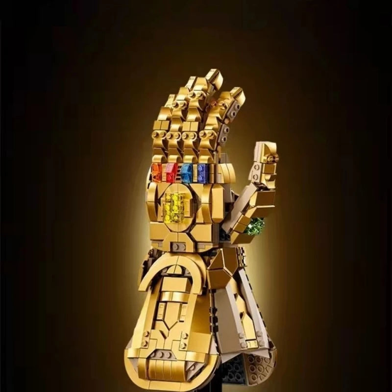 Figurka z klocków Avengers Nano Gauntlet – złota edycja, 675 elementów