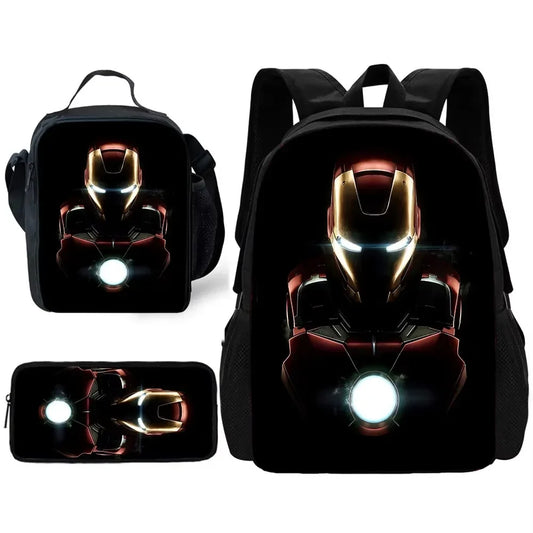 Zestaw z tornistrem Avengers Iron Man – zbliżenie na złoty hełm