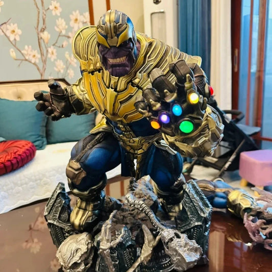 Figurka Thanos GK – świecąca Rękawica Nieskończoności, dekoracja z ruinami