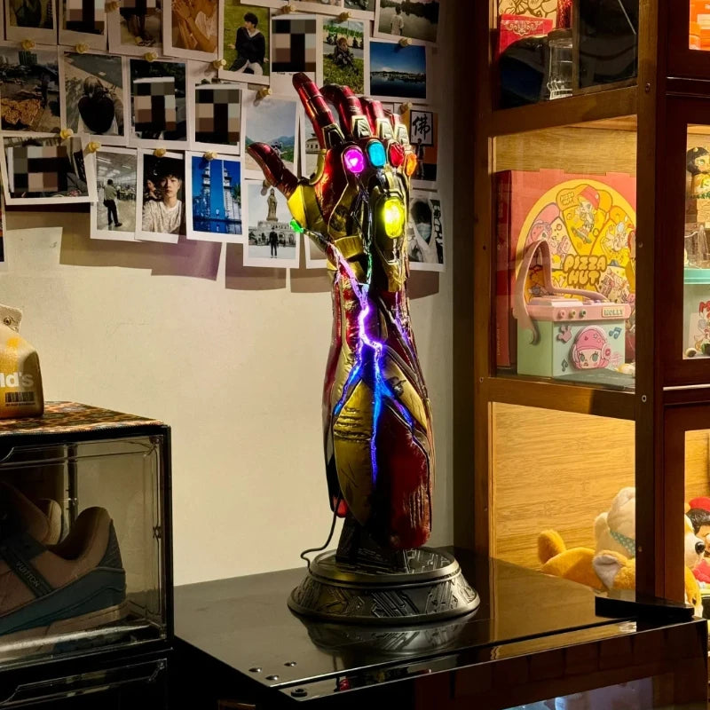 Figurka Avengers Infinity Gauntlet – replika LED 1:1