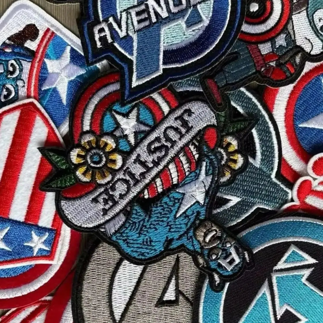 Naszywka Avengers Captain America – stojąca postać Chibi
