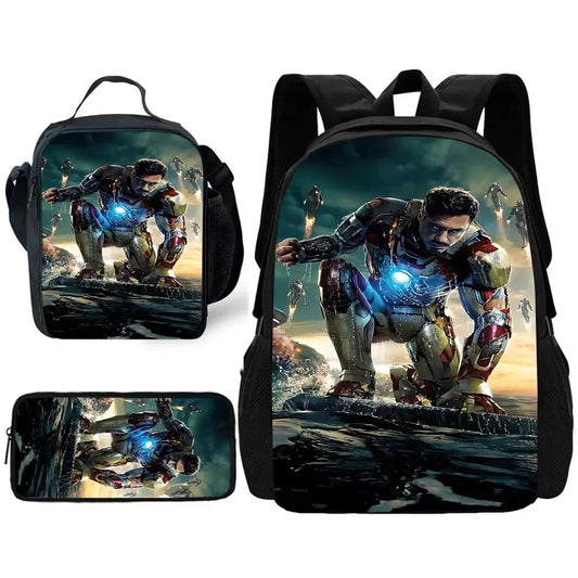 Zestaw z tornistrem Avengers Iron Man – w kucki, odsłonięta twarz